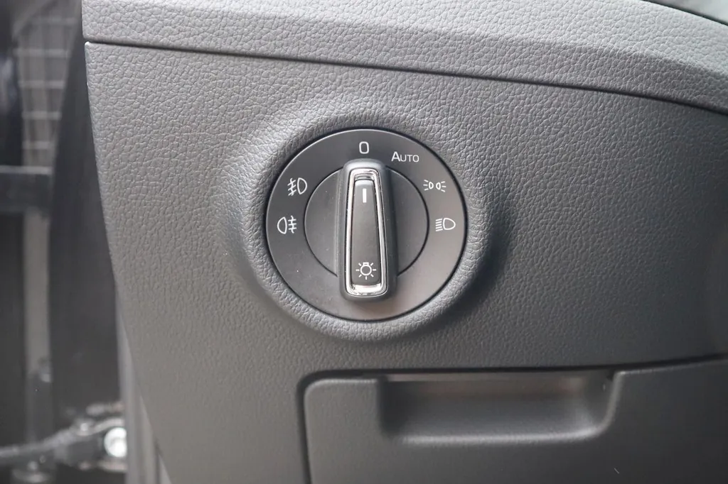 Rénover la commande d'éclairage Skoda Superb 3V - Commutateur de phare noir