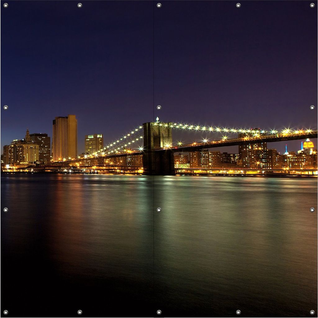 Wallario Outdoor-Poster für Garten oder Balkon, Motiv New York Skyline - Brooklyn Bridge und Manhattan am Abend, in ca. 180 x 180 cm