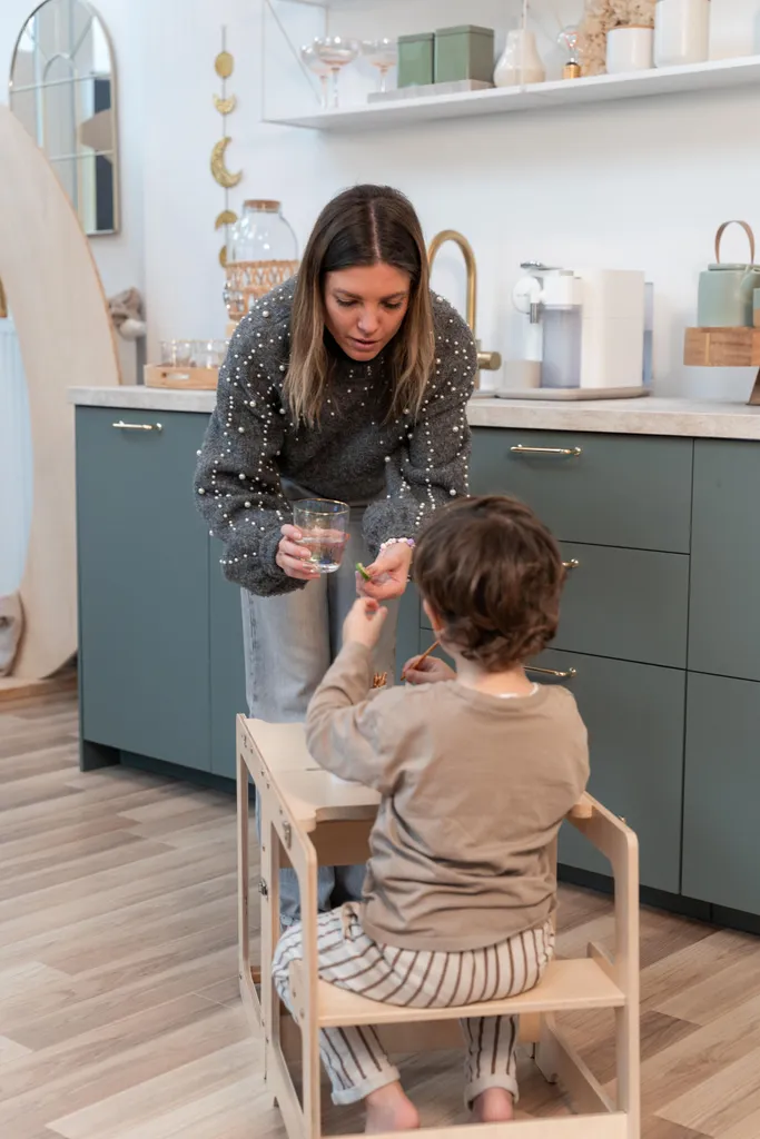 Tabouret d'observation Montessori transformable en bureau pour petit - 4