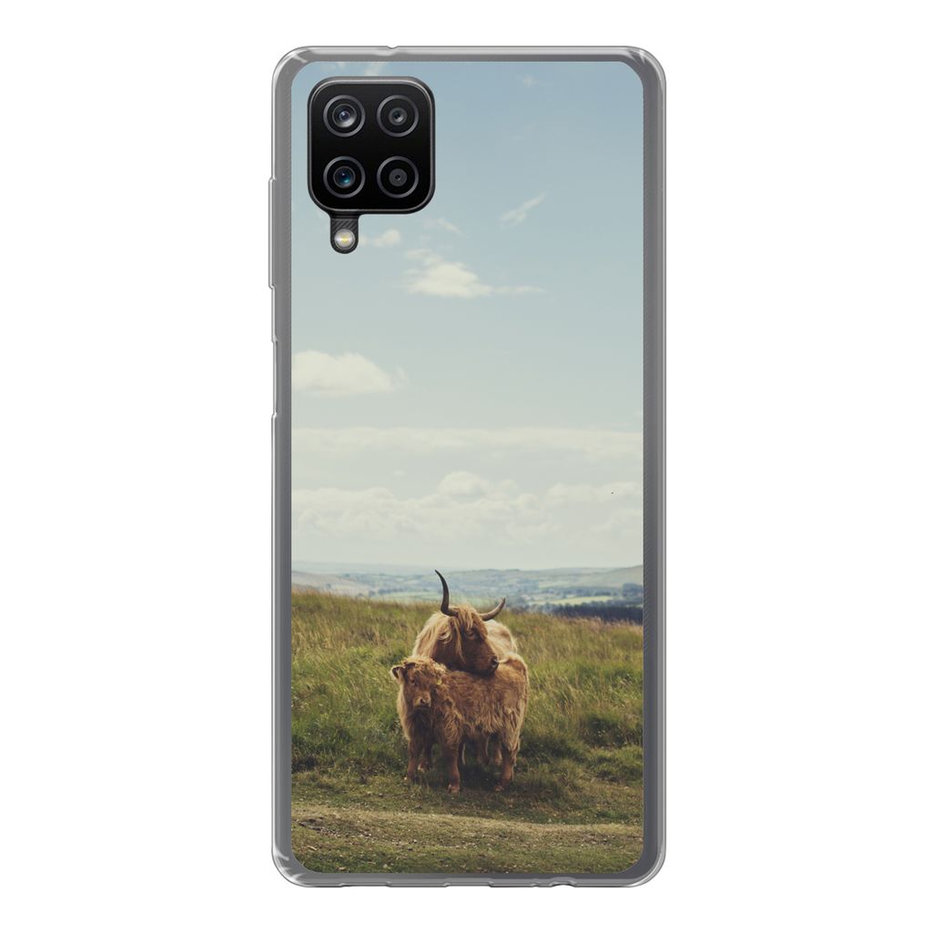 MuchoWow Handyhülle Schutzhülle Hülle für Samsung Galaxy A12 Schottische Highlander - Gras - Wolken - Tiere Silikon Softcase Handy Hülle - Bild