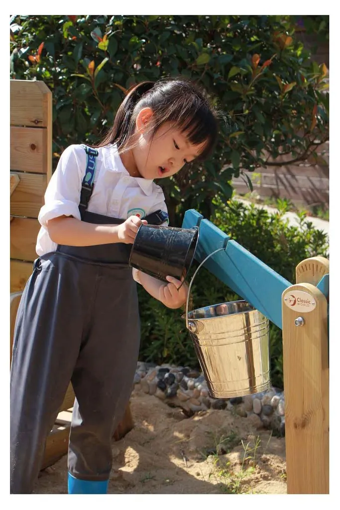 Balance Éducative Robuste en Bois FSC avec Plateaux pour Sable et Eau - 3