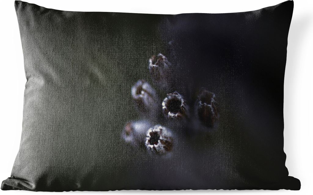 MuchoWow Outdoor Kissen - Nahaufnahme von lila Lavendel vor schwarzem Hintergrund - 60x40 cm - Wetterfest - Lounge Kissen - Zierkissen - Kissen f...