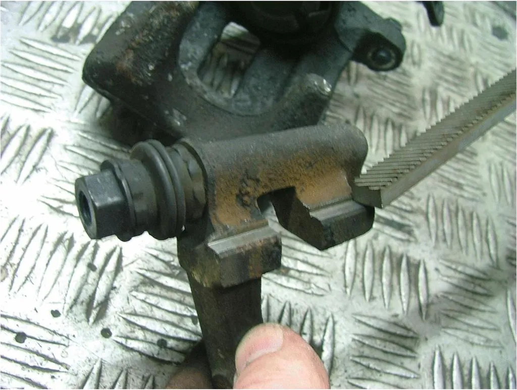 KS TOOLS 157.0960 Lima Pinza Freno 270mm: Qualità Professionale