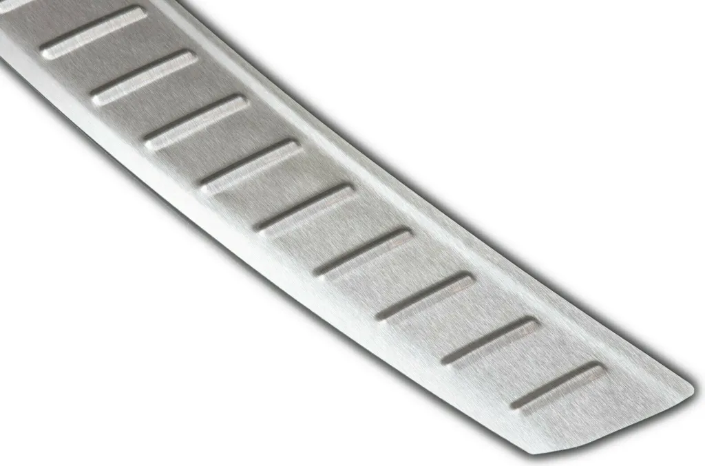 Seuil de chargement coffre VW Touareg 1 : protégez votre pare-chocs