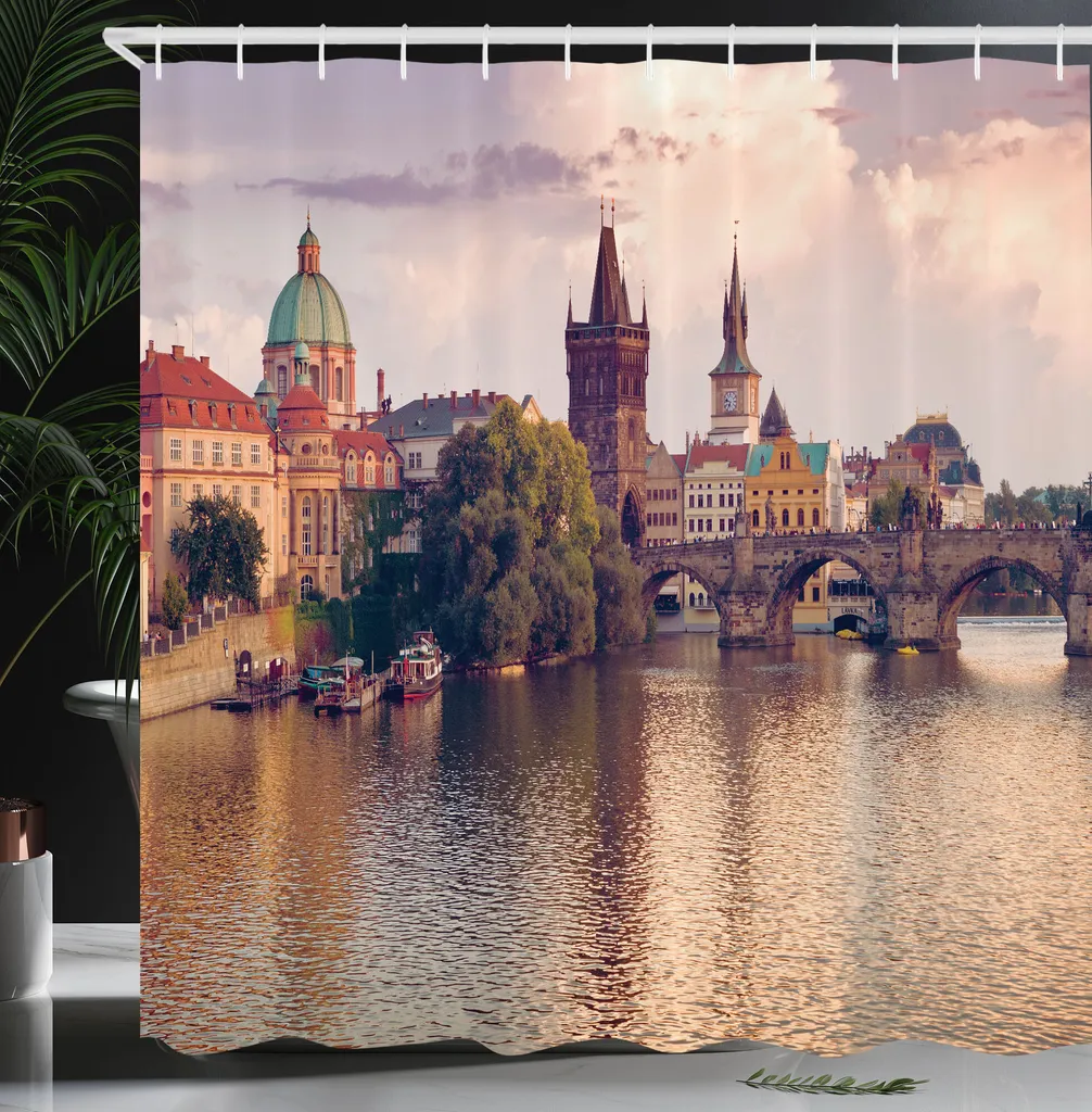 ABAKUHAUS Tenda da doccia paesaggistica, vista pastorale presso le guglie del Ponte Carlo di Praga, Europa centrale, edificio gotico, immagine, tessuto, set decorativo per bagno con ganci, 175x240 cm, multicolore - 4