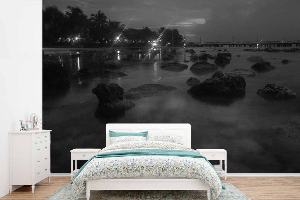 MuchoWow Fototapete für Wohnzimmer oder Schlafzimmer Wandtapete Vinyl Motivtapete Strandlichter auf der Isla Mujeres am Morgen - Schwarz und Wei...