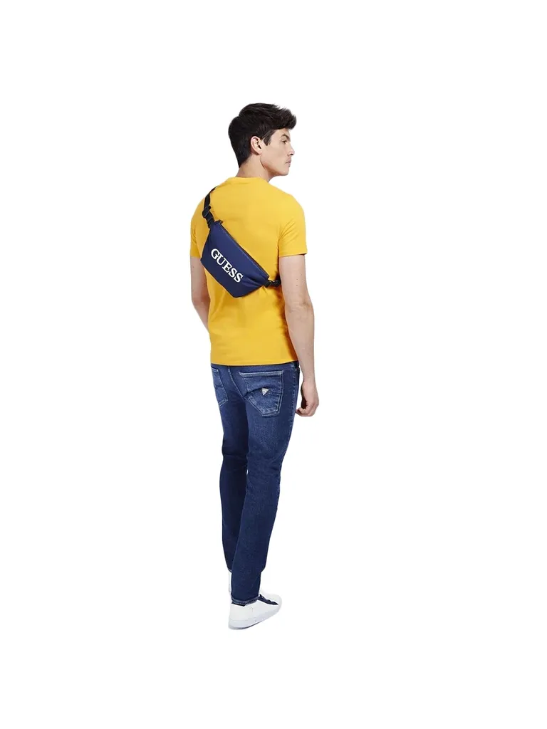 Look Décontracté Guess avec Logo Quatrième Impression Idéal pour Sortie
