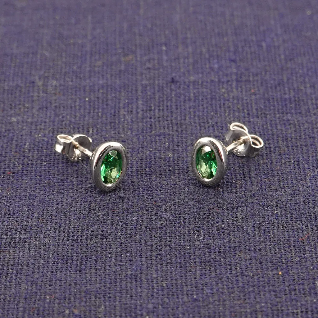 trendor 15134 Boucles d'oreilles clous argent avec cristaux verts