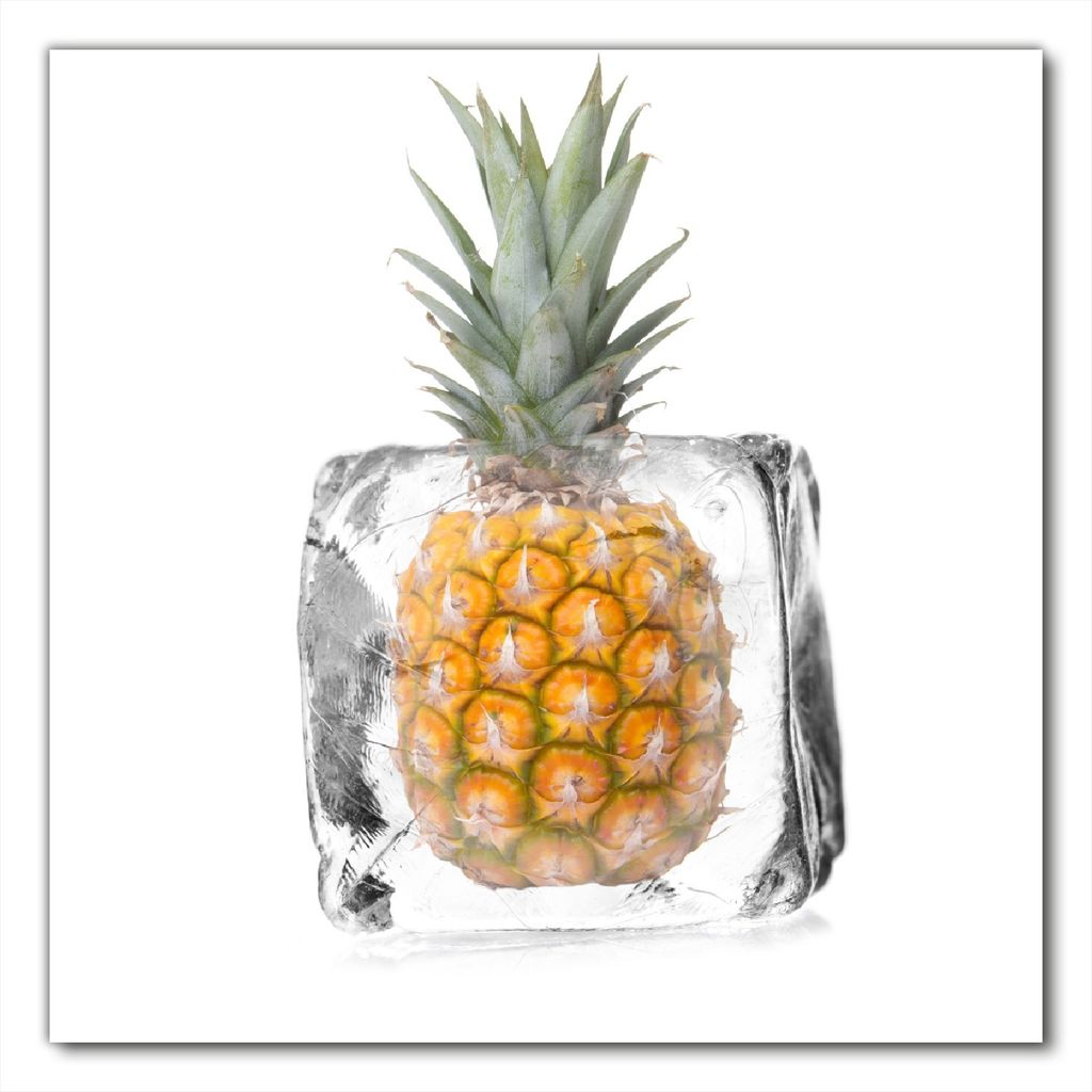 Wallario selbstklebende Möbelfolie/ Tischdecke für Innen und Außen, Größe: 50 x 50 cm - Ananas in Eiswürfel - Eiskaltes Obst