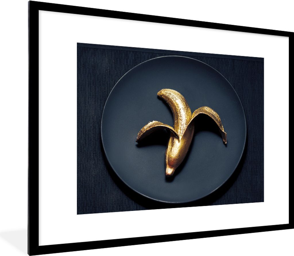 MuchoWow Gerahmtes Poster Goldene Banane auf dunklem Hintergrund 80x60 cm - Poster mit Schwarzem Bilderrahmen Wandposter Rahmen Foto Bilder - Sch...