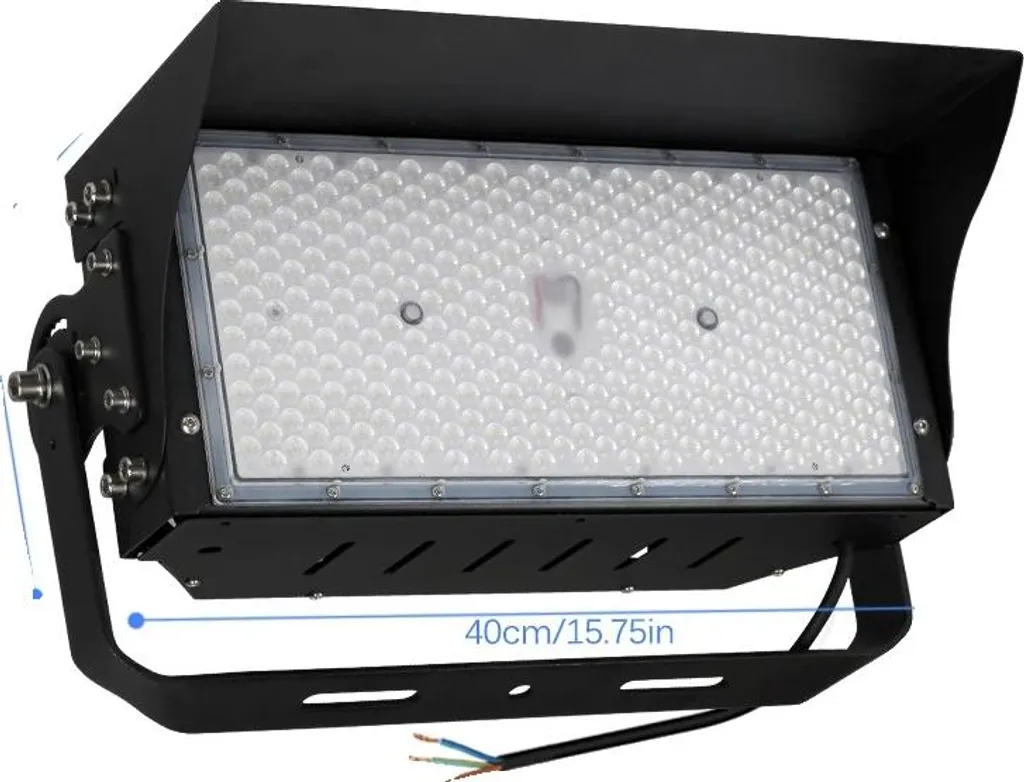 Projecteur LED 240W Anti-Pluie pour Sécuriser les Zones Sombres et Dépôts