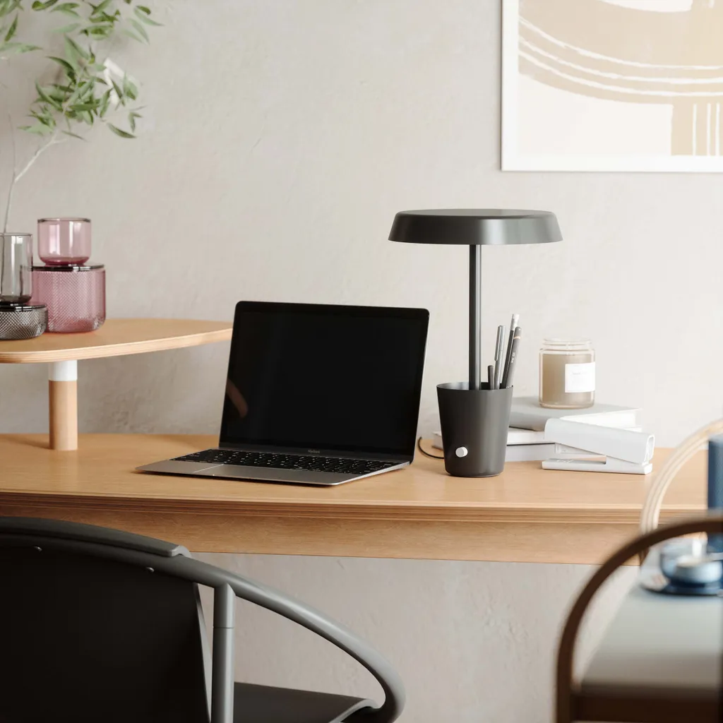 Lampe CUP noire à intensité réglable - Finition métal satiné chic