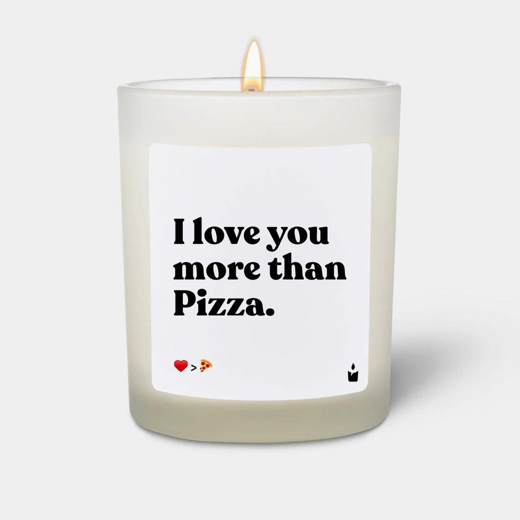 ChattyCandles Duftkerze Weiss Woody I love you more than Pizza.