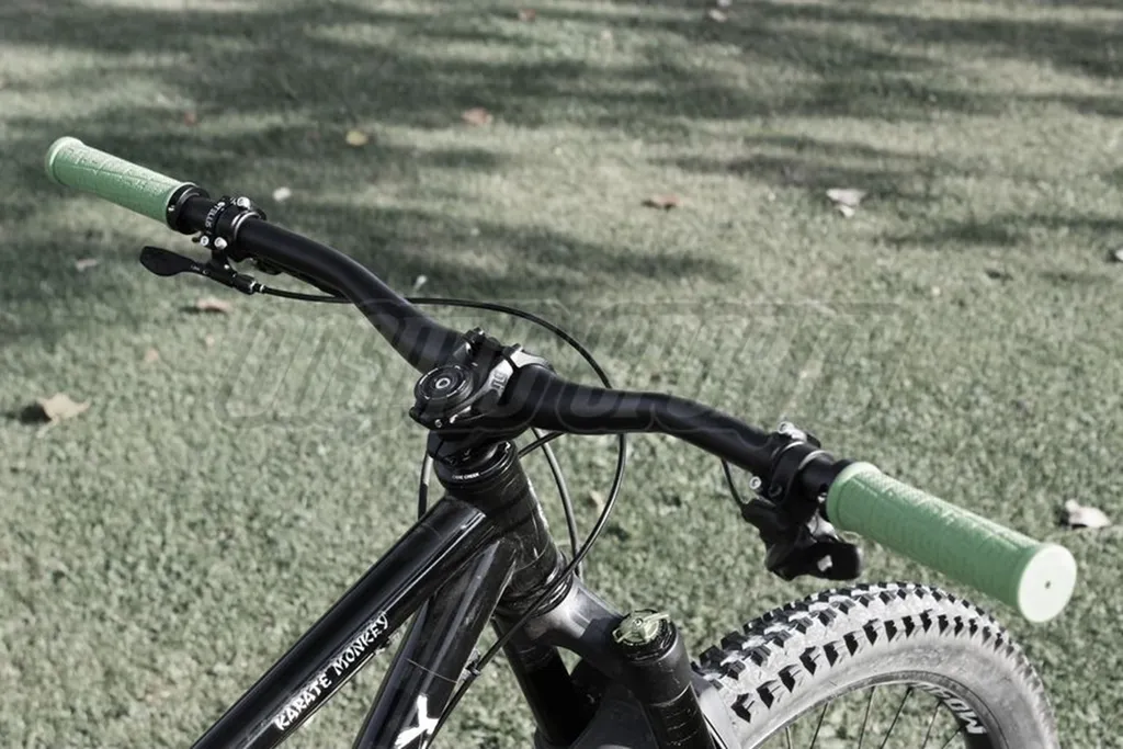 Cintre VTT Riser 35mm NG Sports Kubabah 800mm Noir pour Enduro et DH