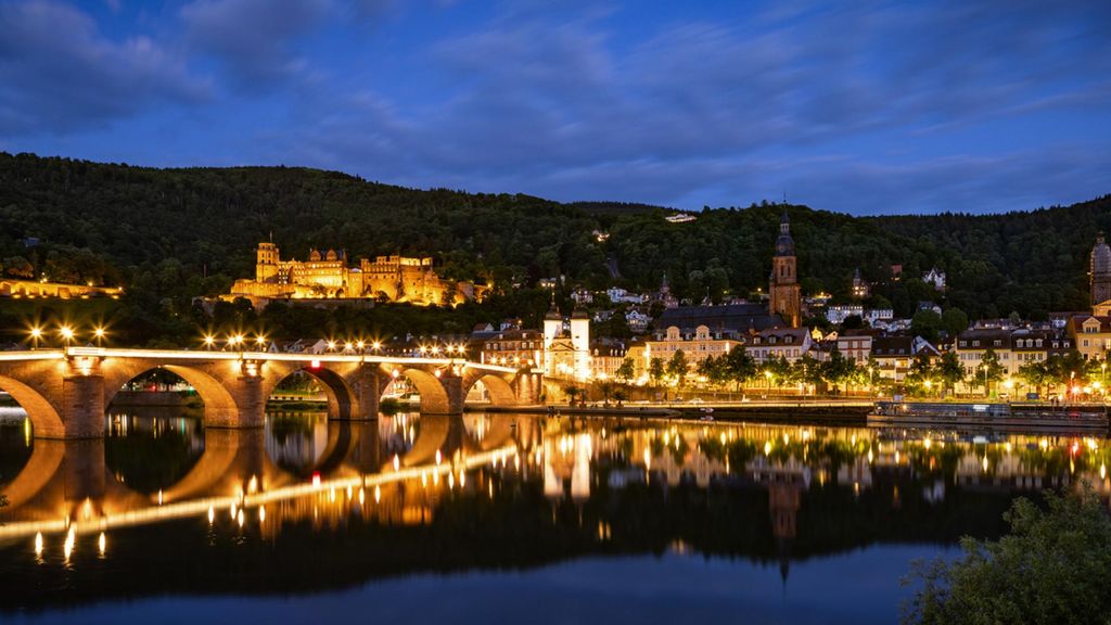 Jochen Schweizer Foto Walk Heidelberg (abends); Erlebnis verschenken oder selbst erleben; Gutschein gültig für 1 Person Gruppengröße: 2-6 Pers...