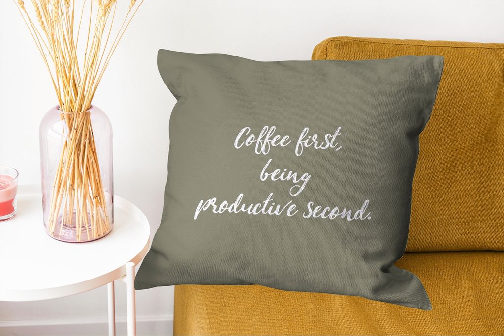 MuchoWow Zierkissen Sofakissen Wohnzimmer Dekokissen 60x60 cm Erst Kaffee, dann produktiv sein - Sprichwörter - Kaffee - Zitate - Sitzfläche - ...