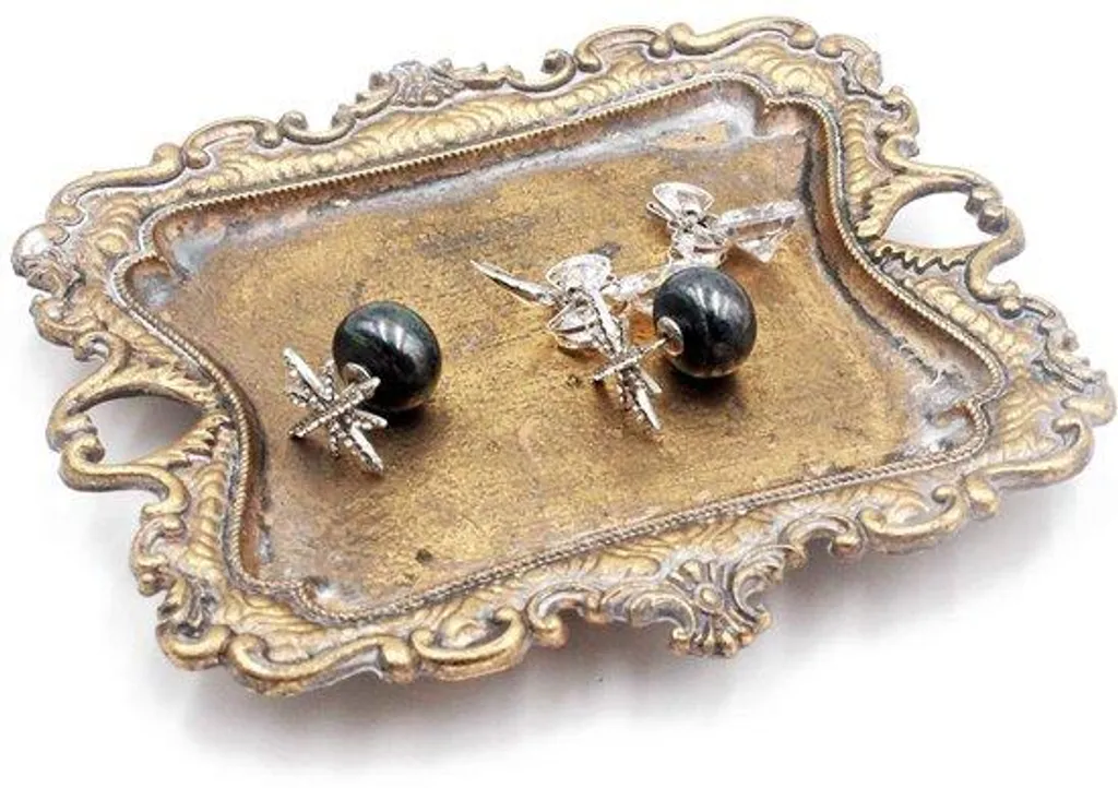 Porte-bagues vintage doré : petite boîte ancienne pour table de nuit