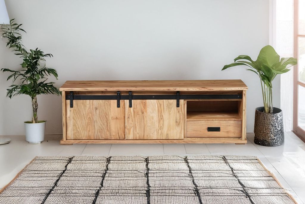 TV-Board Lian III | Akazienholz | Farbe: Natur | 160x45x50 cm | 3 Fächer & 1 Schubfach | 2 Schiebetüren mit Baumkante | Lowboard/TV-Schrank mit g...