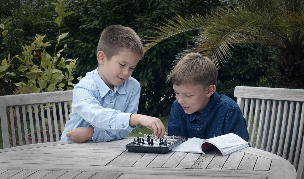 Ordinateur d'échecs interactif Millennium Karpov avec coaching vocal - 13