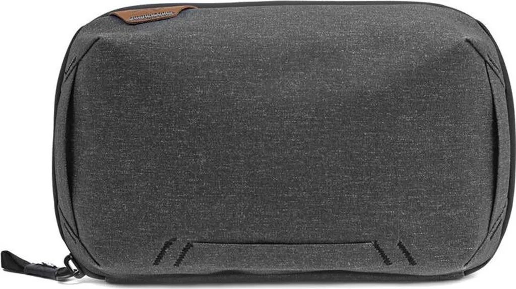 Dites Adieu au Désordre avec la Tech Pouch v2 Charcoal de Peak Design