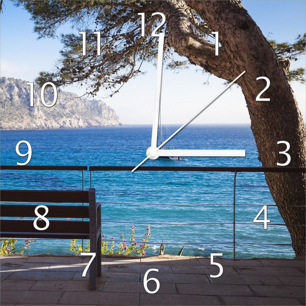 Wallario Design Wanduhr Einsame Bank am Meer - Spanien im Produktbild 