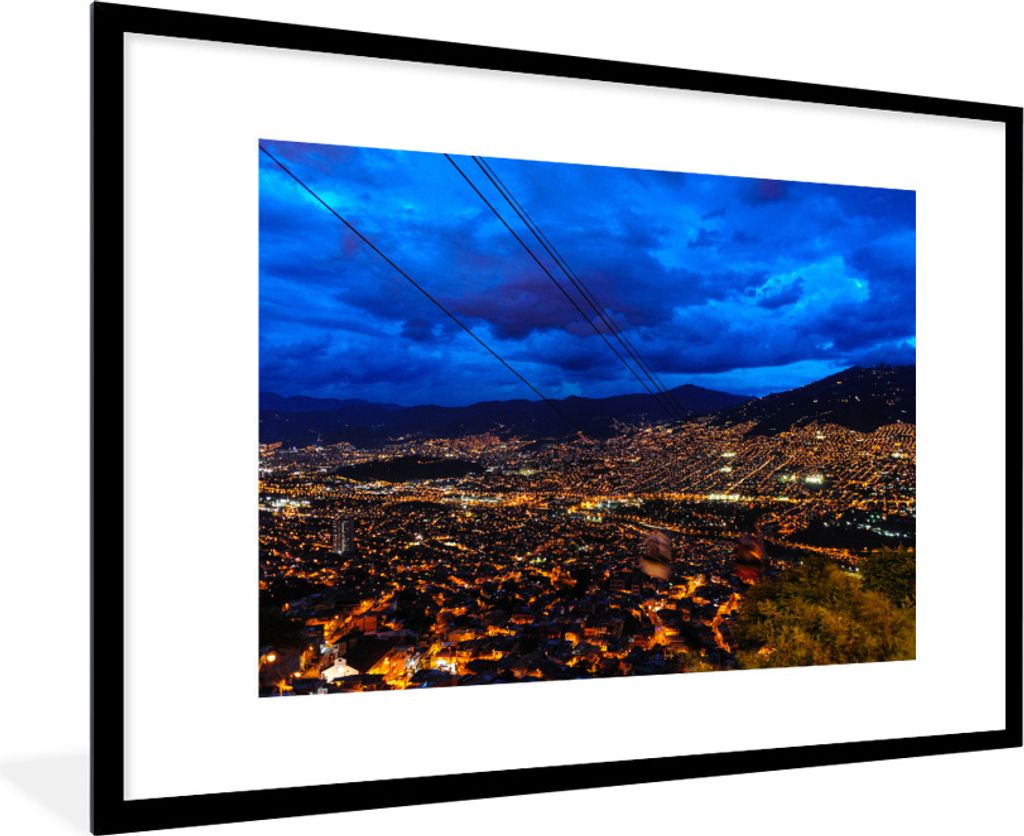 MuchoWow Gerahmtes Poster Blick von der Seilbahnstation über Medellin bei blauem Himmel 90x60 cm - Poster mit Schwarzem Bilderrahmen Wandposter ...