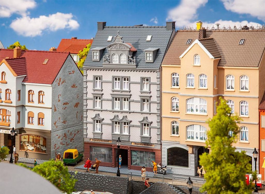 Faller 130705 - 1/87 / H0 Stadthaus mit Reparaturwerkstatt - Neu