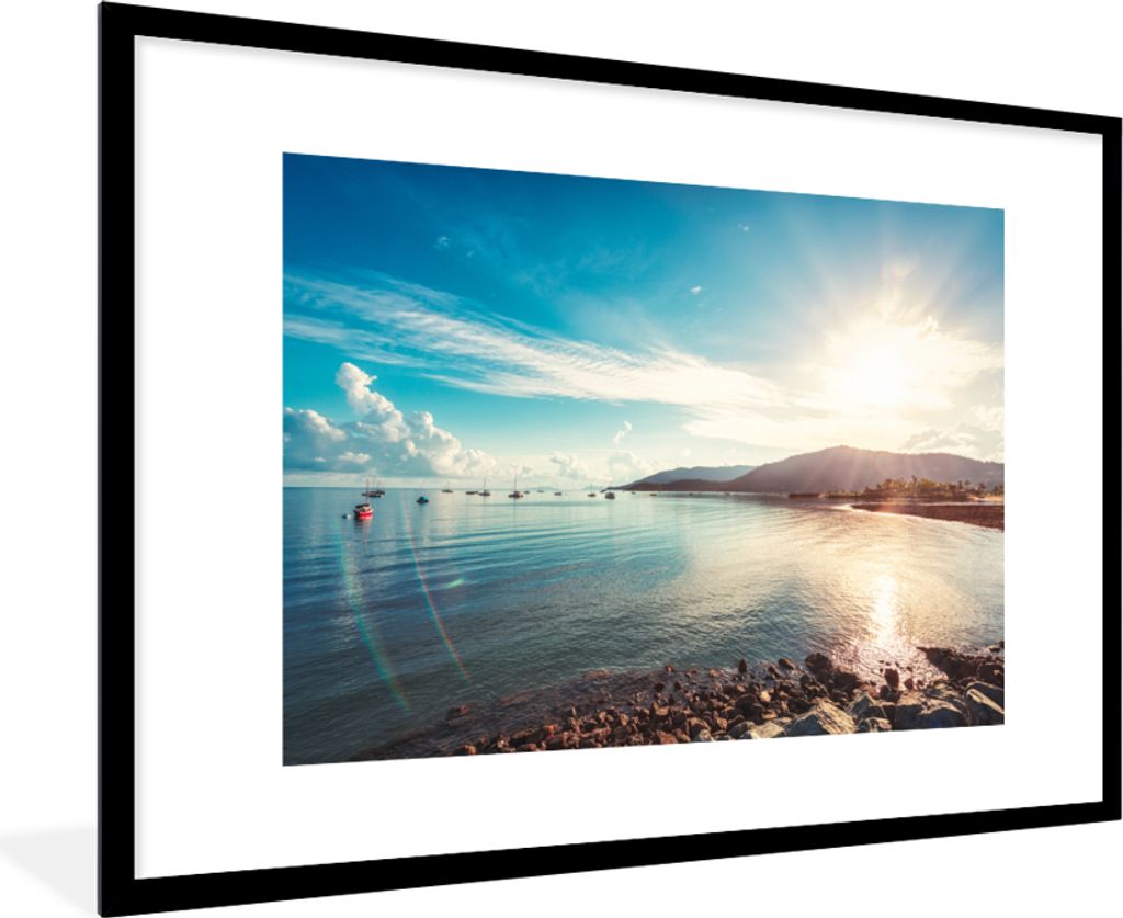 MuchoWow MuchoWow Gerahmtes Poster Meer - Boot - Berg 90x60 cm - Poster mit zchwarzem Bilderrahmen - Wanddekoration - Fotos
