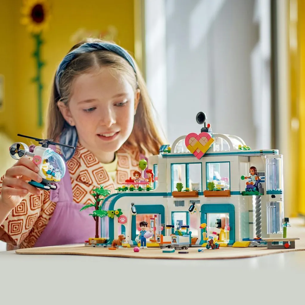 Hôpital Heartlake City LEGO 42621 avec ascenseur et scanner de radiologie