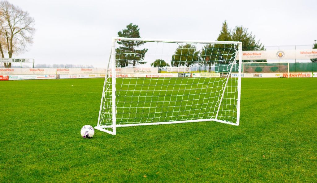 Fotbalová branka - 2,4 x 1,5 m - PVC - bílá Obrázek produktu 