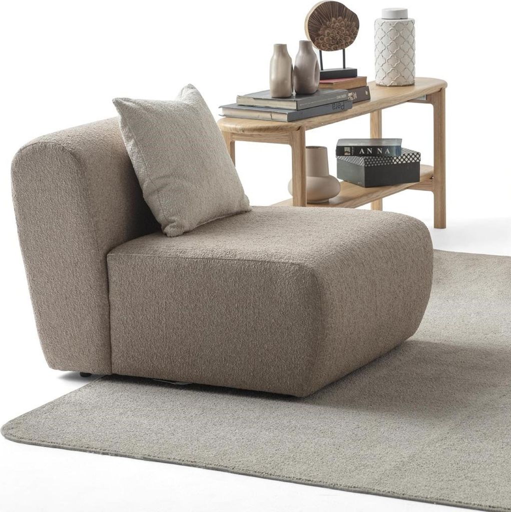 Eleganter brauner Holz-Textil Sessel im modernen Design