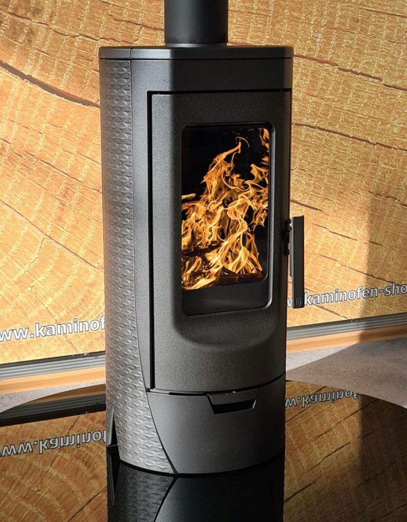 Plamen Tara - freistehender Holzofen aus Gusseisen, 6 kW