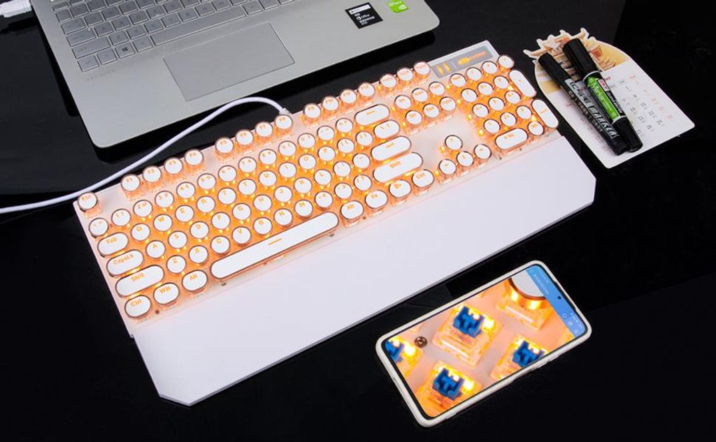 Mechanische Gaming Tastatur 104 Tasten USB, Blue Switch Keyboard mit Handballenauflage, Retro Rundtasten, Gelbes Licht, Goldene