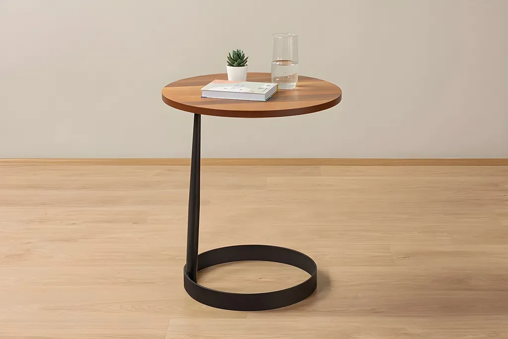 Table d'appoint pour salon Callisto noyer, idéale pour poser une lampe