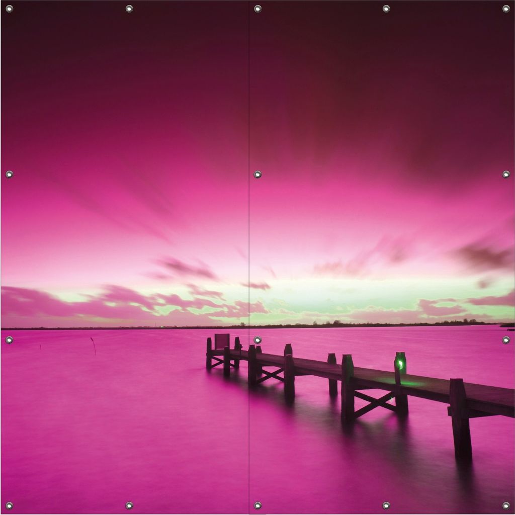 Wallario Outdoor-Poster für Garten oder Balkon, Motiv Steg bei Abenddämmerung -Himmel bei Nacht Lila gefärbt, in ca. 180 x 180 cm
