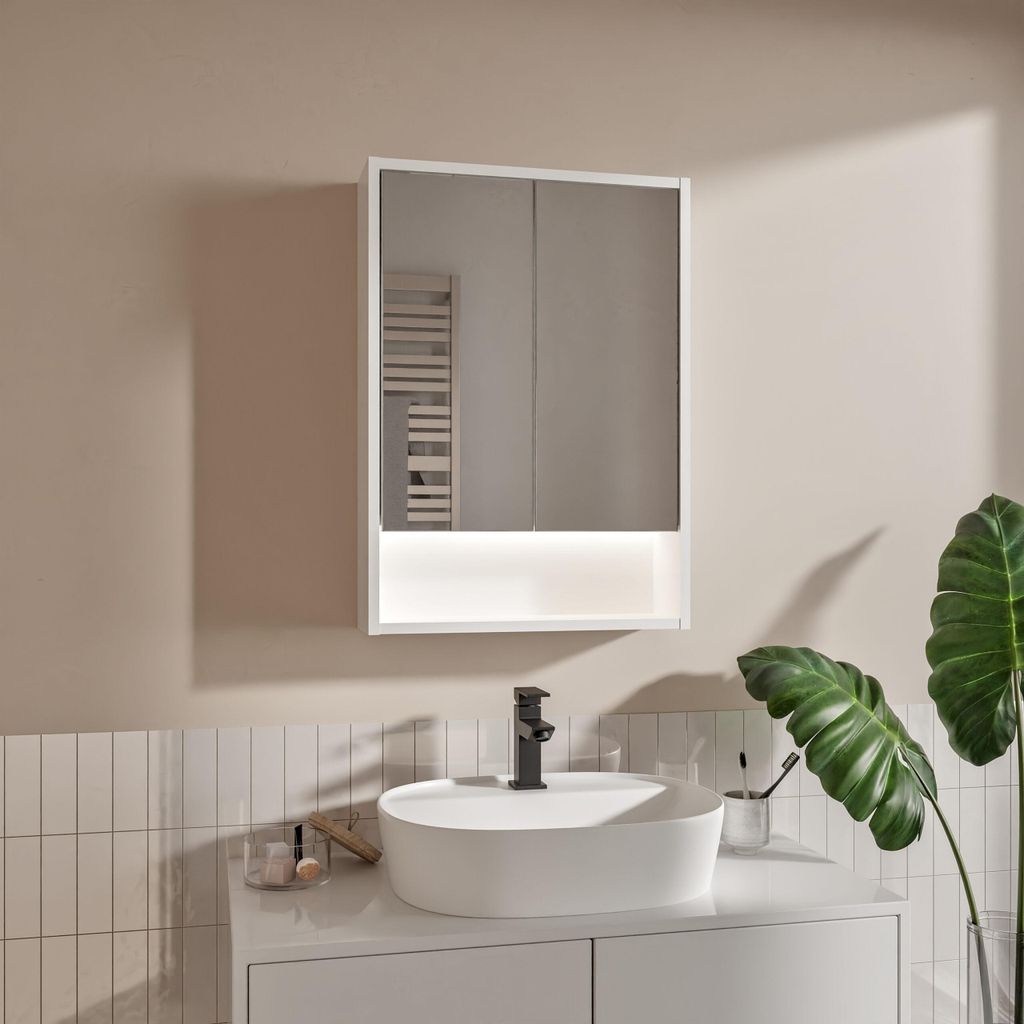 HAJDUK FURNITURE LED Spiegelschrank Bad 50x70 cm Weiß mit 4000K Beleuchtung & Steckdose Minibox Schalter Hängeschrank Badezimmer