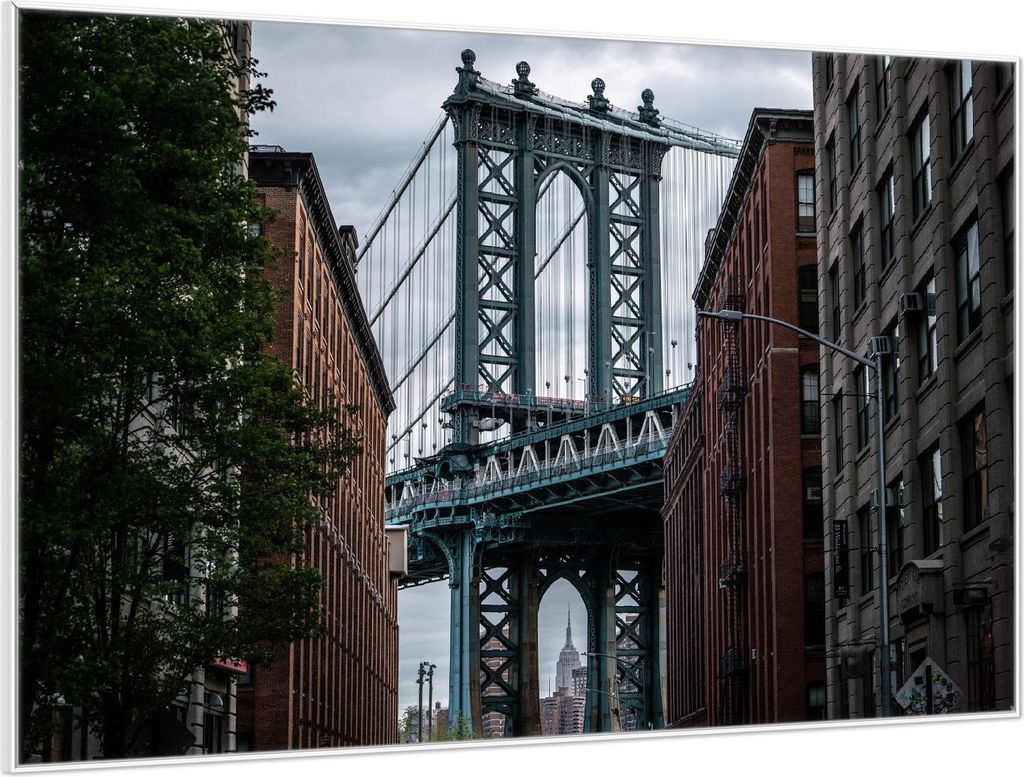 Wallario Wandbild Brücke zwischen Häusern, Größe: 61 x 91,50 cm, Poster mit weißem Aluminiumrahmen