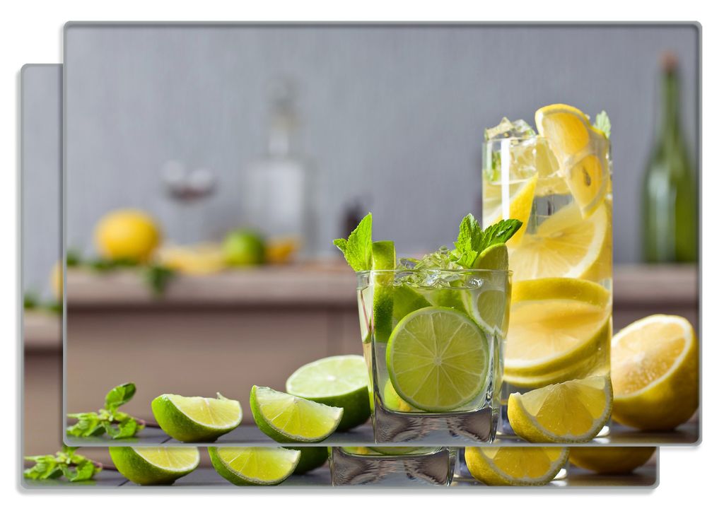 Wallario Frühstücksbrettchen 2er Set aus Glas, je 20 x 30 cm, mit rutschfesten Füßen, Motiv Cocktails mit Limetten und Zitronen