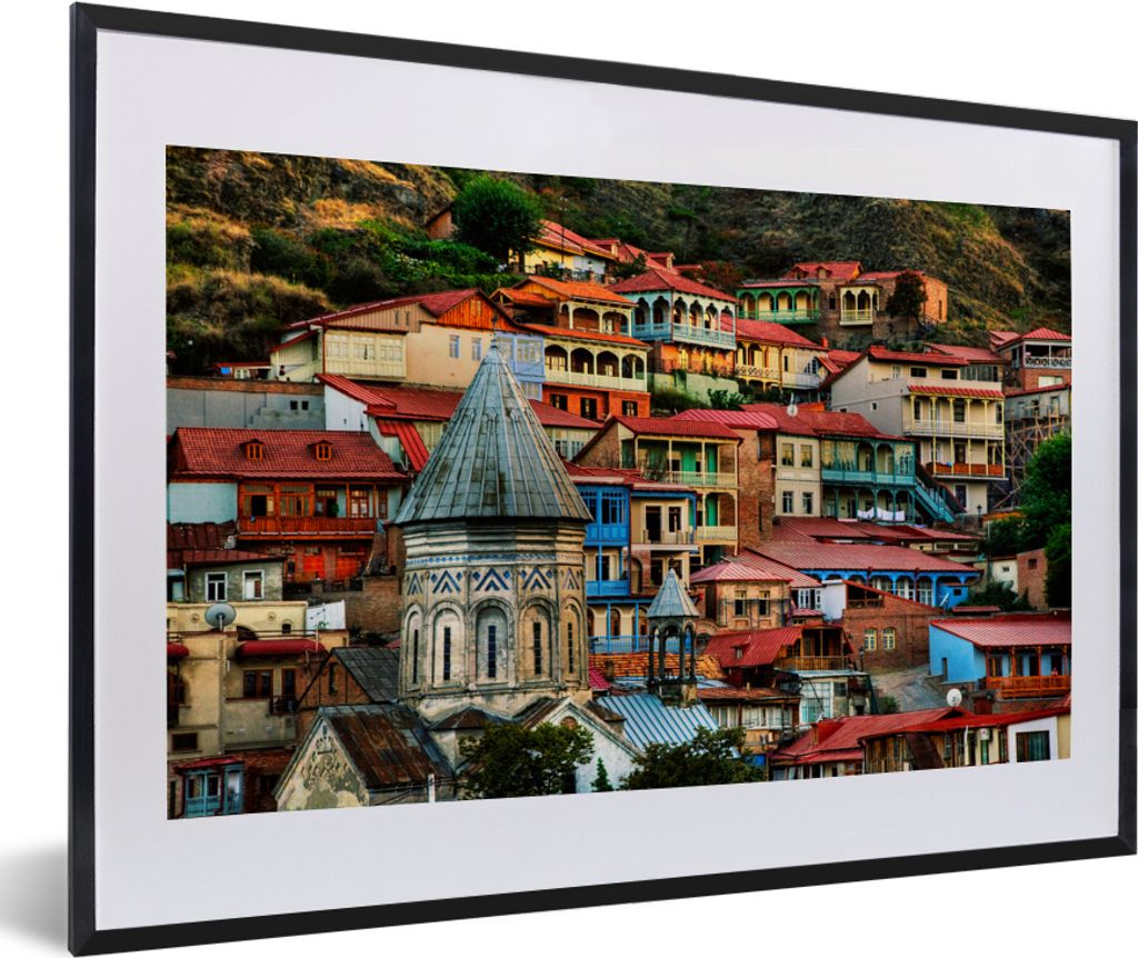 MuchoWow MuchoWow Gerahmtes Poster Bunte Häuser in der Altstadt von Tiflis, Georgien 60x40 cm - Poster mit zchwarzem Bilderrahmen - Schlafzimm...