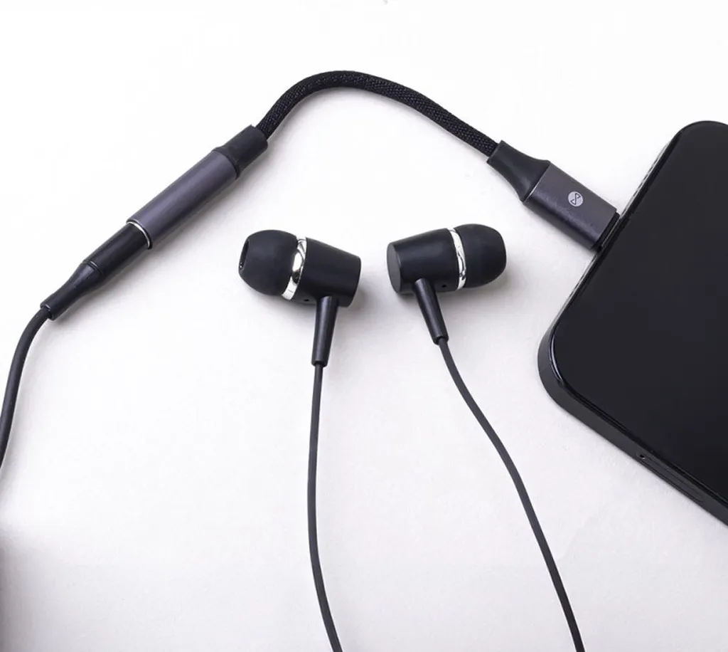 Adattatore Jack per iPhone Forever - Suono Cristallino e Stile Nero - 4