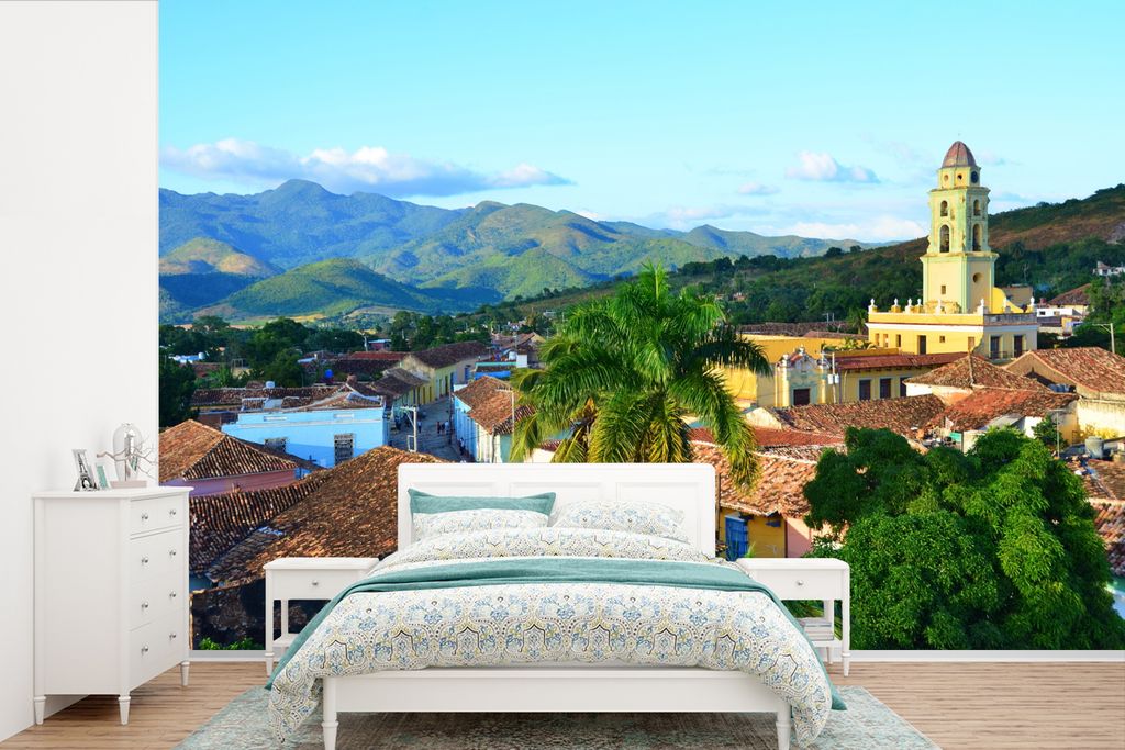 MuchoWow Fototapete für Wohnzimmer oder Schlafzimmer Wandtapete Vinyl Motivtapete Die Altstadt von Trinidad mit den Bergen im Hintergrund in Kub...