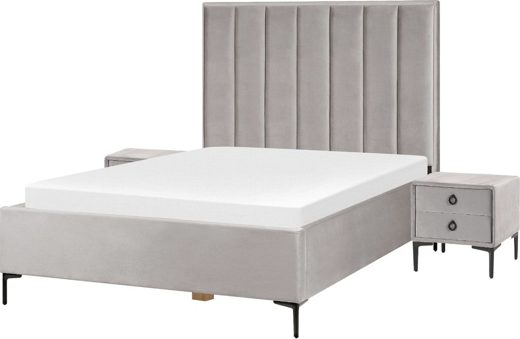 BELIANI Bett mit 2 Nachttischen Hellgrau Samtstoff Gesteppt mit Hohem Kopfteil Bettkasten Lattenrost 140x200 cm Hochklappbar Schlafzimmer Komplett Set