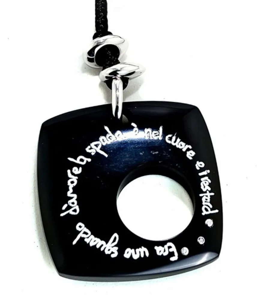 Collier élégant femme Demaria, l'accessoire parfait pour vos soirées