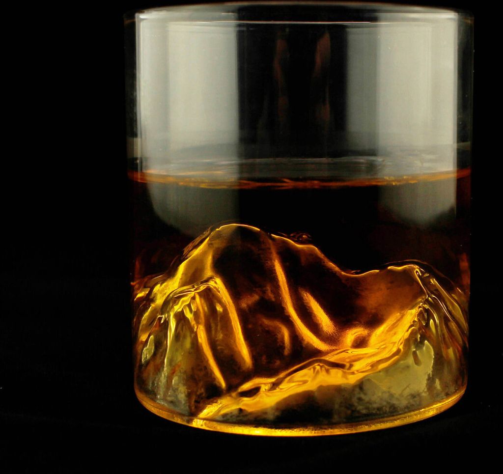 Whisky-Trinkglas auf den Felsen Berge Original Geschenk Produktbild 