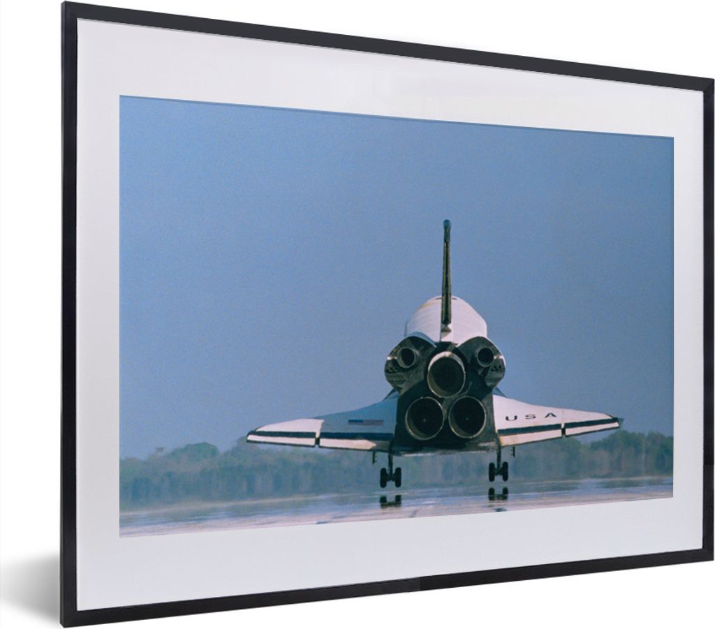 MuchoWow MuchoWow Gerahmtes Poster Das Heck einer Raumfähre auf der Startrampe 40x30 cm - Poster mit zchwarzem Bilderrahmen - Bilderrahmen - P...