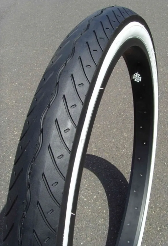 Pneu 26x2.35 Street Hog noir et blanc sans marquage pour style épuré