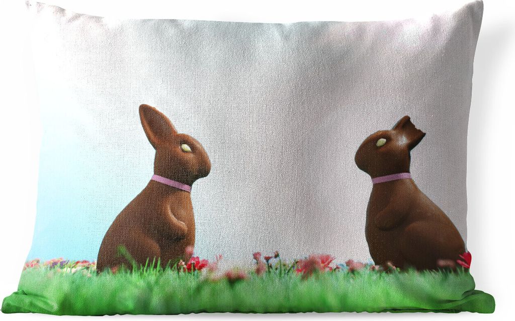 MuchoWow Outdoor Kissen - Zwei Schokoladenosterhasen auf einem hellblauen Hintergrund - 60x40 cm - Wetterfest - Lounge Kissen - Zierkissen - Kiss...