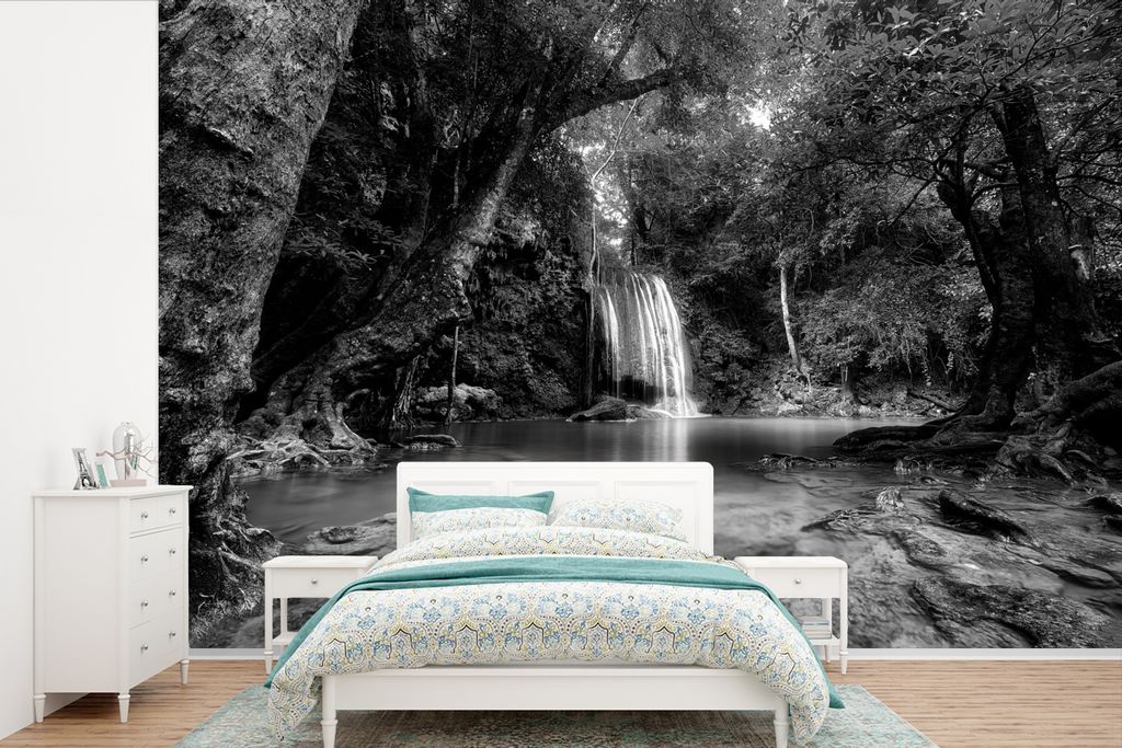 MuchoWow Fototapete für Wohnzimmer oder Schlafzimmer Wandtapete Vinyl Motivtapete Erawan-Wasserfall in Kanchanaburi, Thailand. - schwarz und wei...