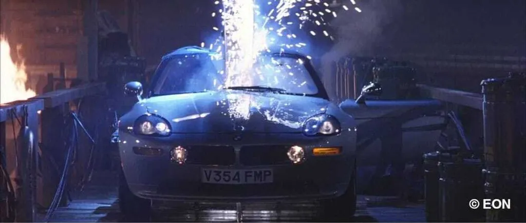 Maquette BMW Z8 James Bond 007 avec Détails Réalistes et Finition Argent