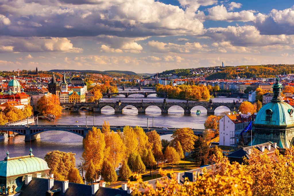Muralo Fototapete Stadt 405 (B) x 270 (H) cm Vlies Tapete Wandtapete Fluss Himmel Bäume Herbst Prag Brücke Architektur Wohnzimmer Schlafzimmer mo...
